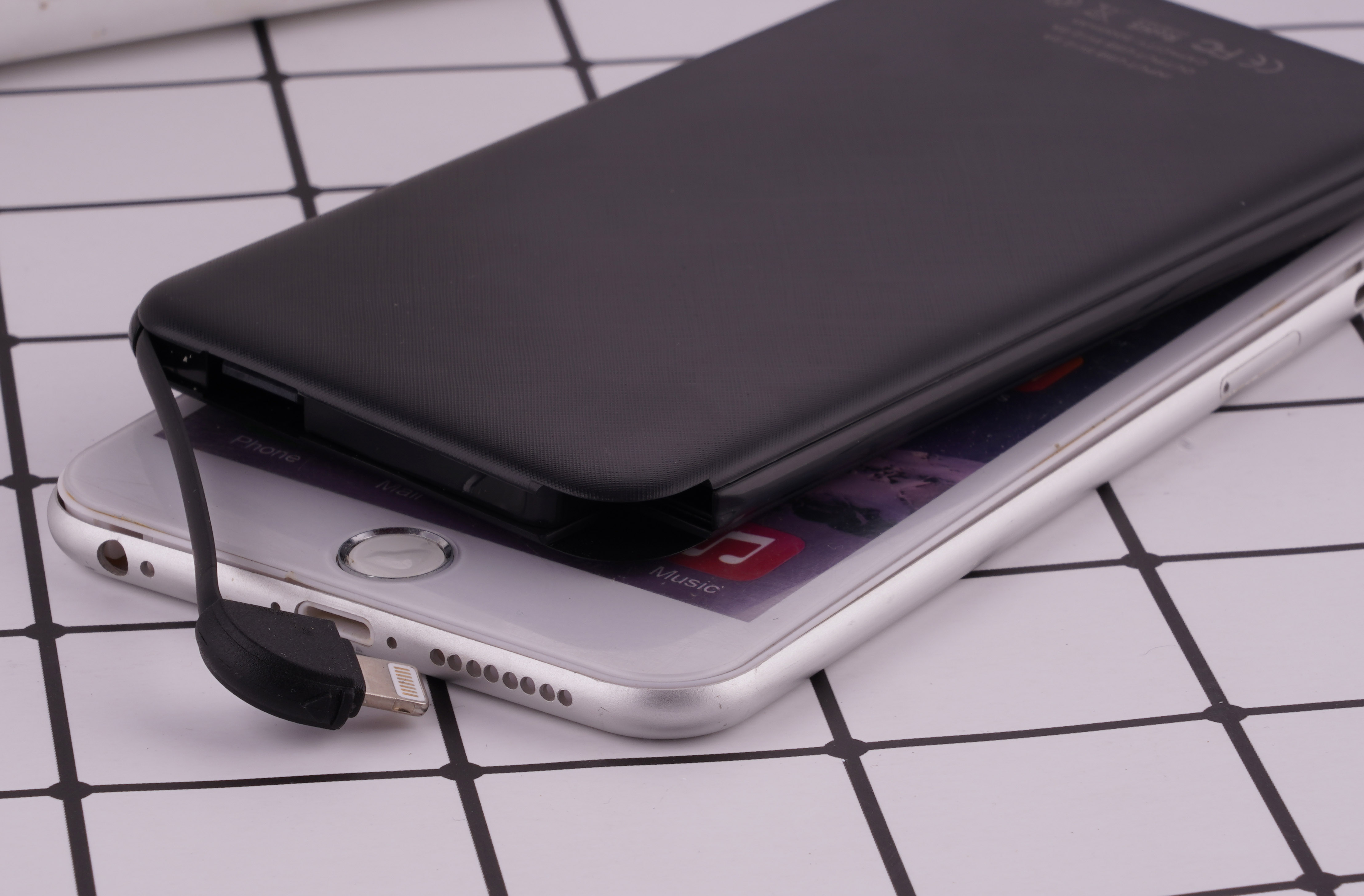 ES103 Power Bank with Built-in Cables 5000mAh product detail
